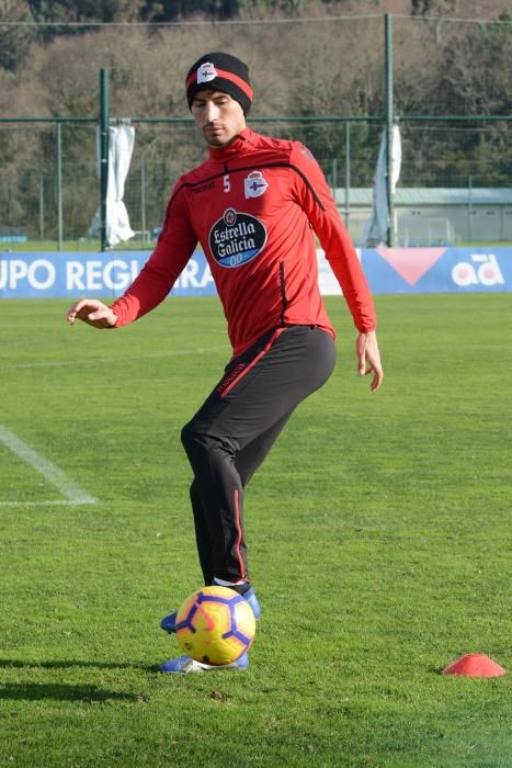 El preparador deportivista, Natxo González, ha facilitado la convocatoria del equipo coruñés tras el entrenamiento de esta mañana.