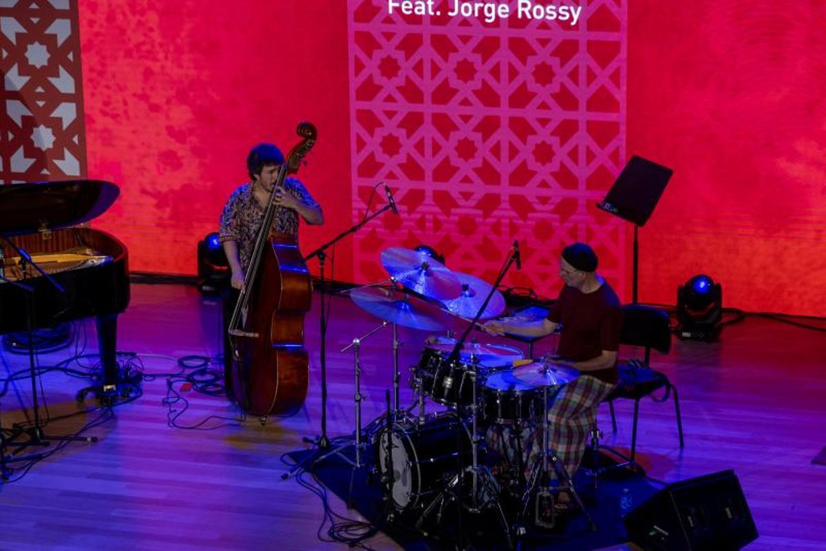 El recital contó con Romeu Tristão al contrabajo y el barcelonés Jorge Rossy a la batería
