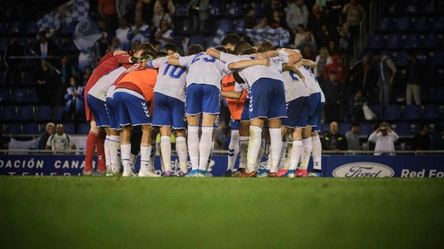 Los jugadores del Tenerife se conjuran después de ganar al Sporting.