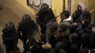 Policías municipales se querellan contra Rommy Arce y Monedero por el mantero muerto