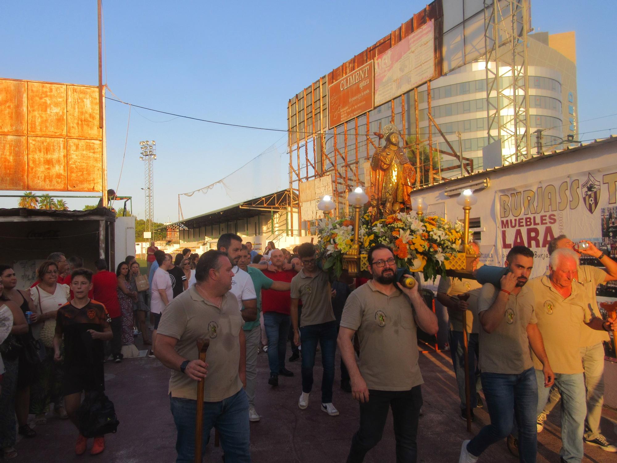 Sant Roc sale del campo de fútbol del Burjassot.