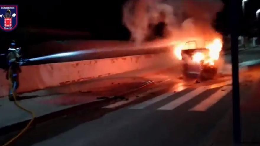 Heridos los propietarios de una embarcación estacionada que ha ardido en una propiedad de Murcia