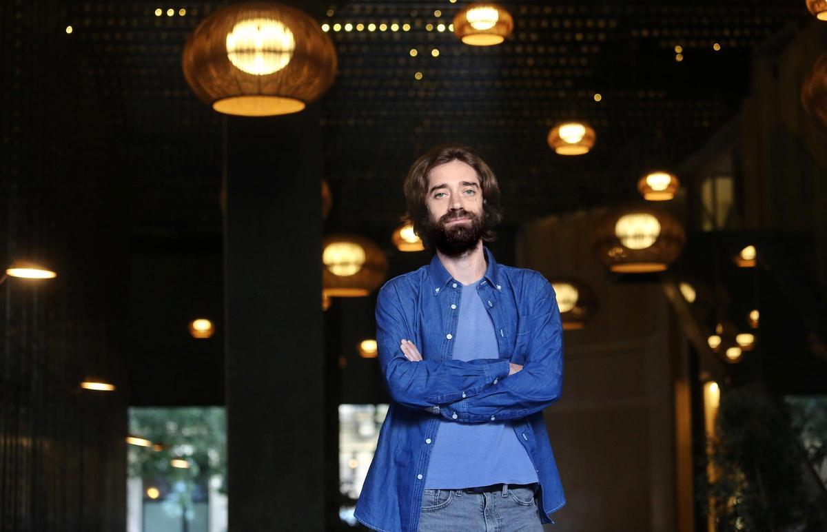 El escritor Juan Gómez Bárcena en el Hotel Gallery.