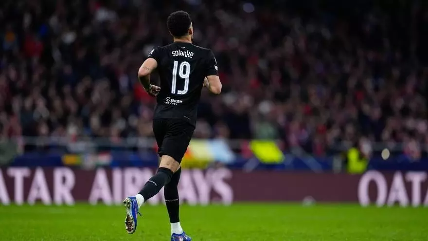 El error de Oblak que aprovechó Solanke para recortar distancias pensando en la vuelta...