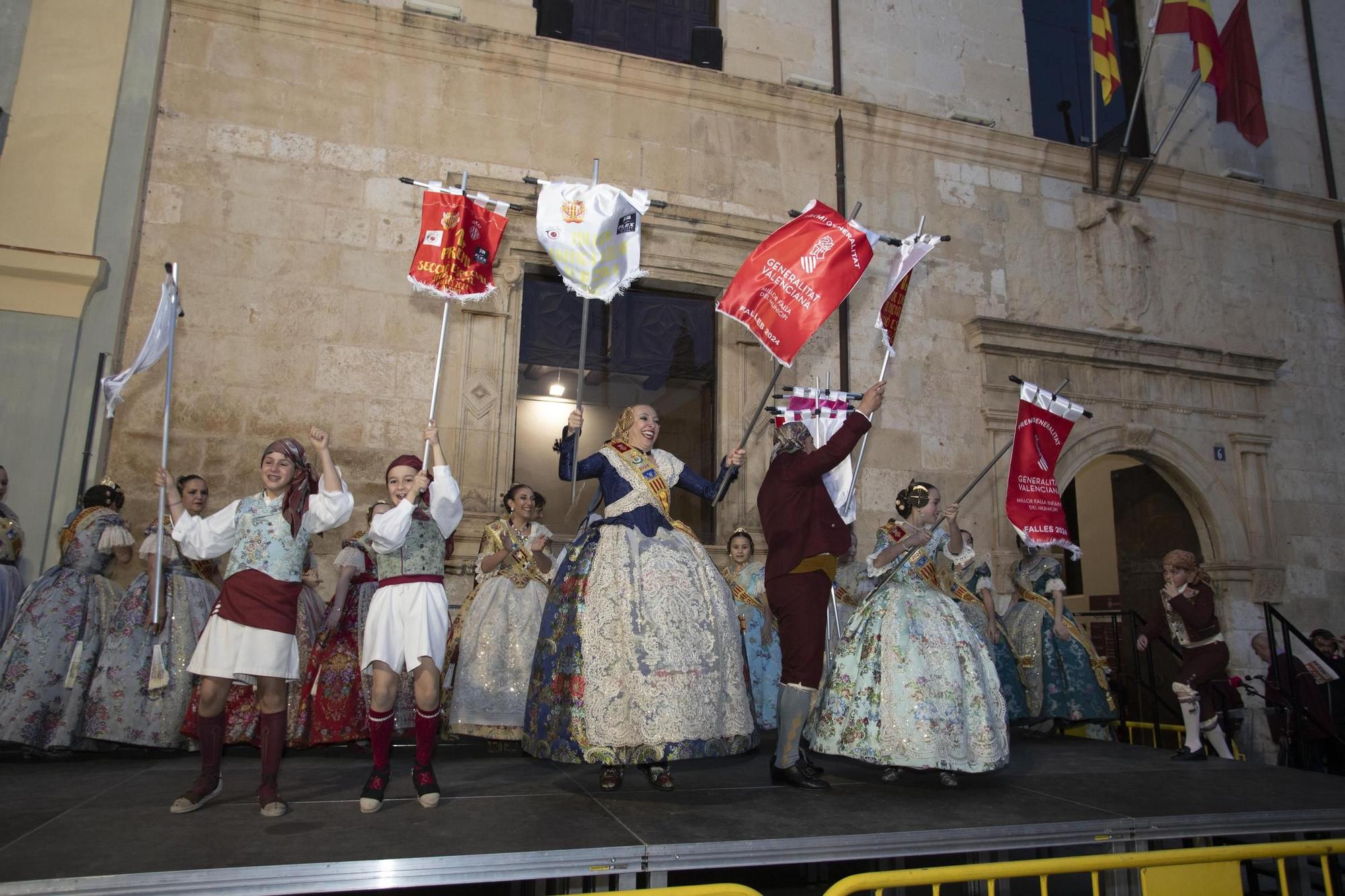 Las mejores imágenes de la entrega de premios de las fallas de Alzira