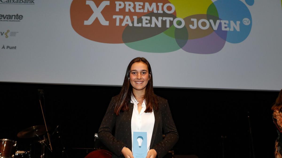 Loreto Crespo, ganadora de los Premios Talento Joven de la Comunitat Valenciana en la categoría de Ciencia.