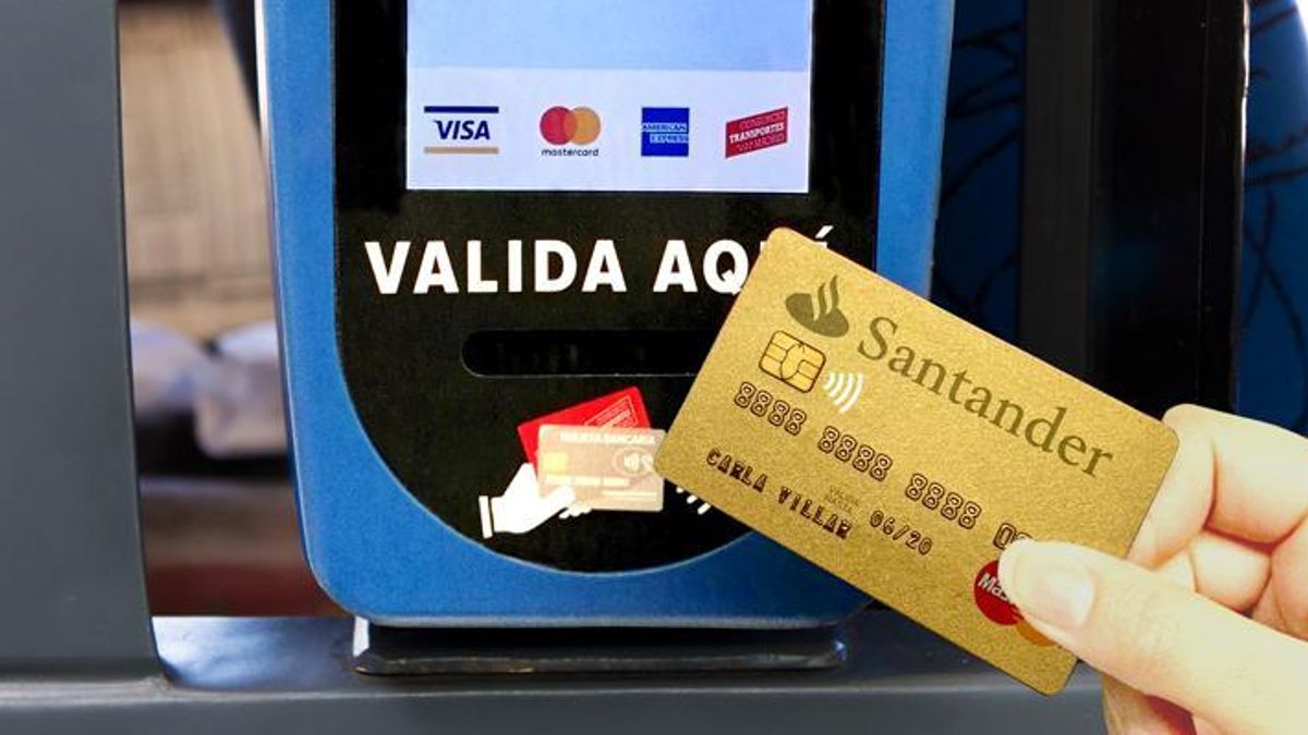La EMT ya tiene implantado este método y Metro está trabajando para que se pueda pagar con tarjeta en sus tornos a partir del próximo año
