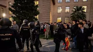 La Universidad de Zaragoza culpa a Vito Quiles de la batalla campal en el entorno de la plaza San Francisco: "Nos ha llevado a una situación de violencia que no es admisible"