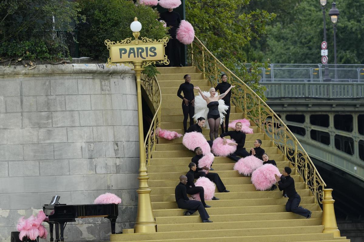 Lady Gaga en París actuando en la ceremonia de apertura de los Juegos Olímpicos de Verano de 2024