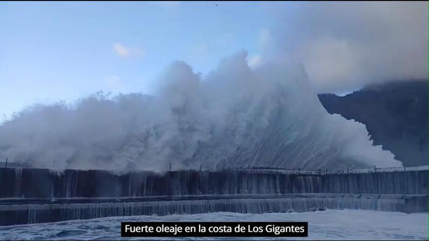 Fuerte oleaje en la costa de Los Gigantes