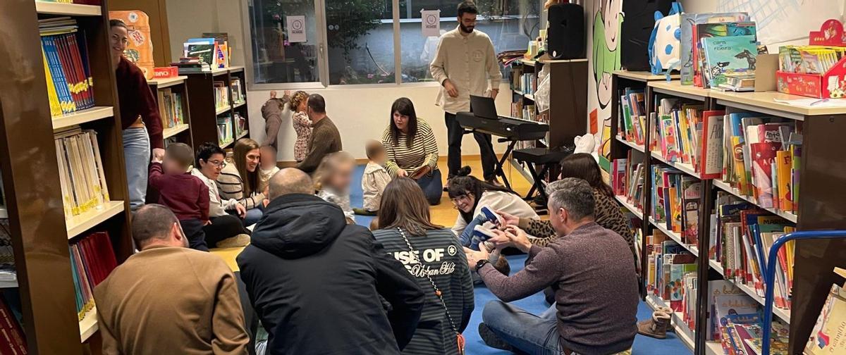 Familias y niños, en una de las últimas actividades del programa ‘Venres Rebuldeiros’.