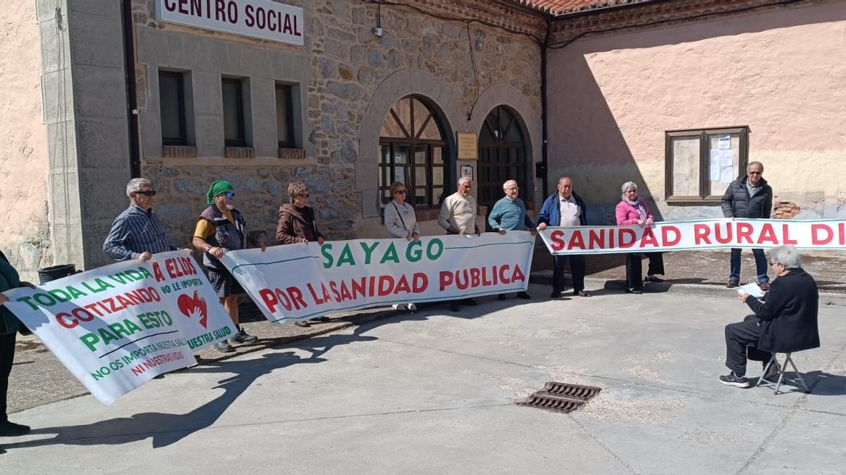 Última concentración de la plataforma sayaguesa por la sanidad pública digna en el medio rural.
