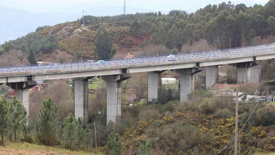 Viaducto del río Oulo, en A Cañiza. // Ricardo Grobas