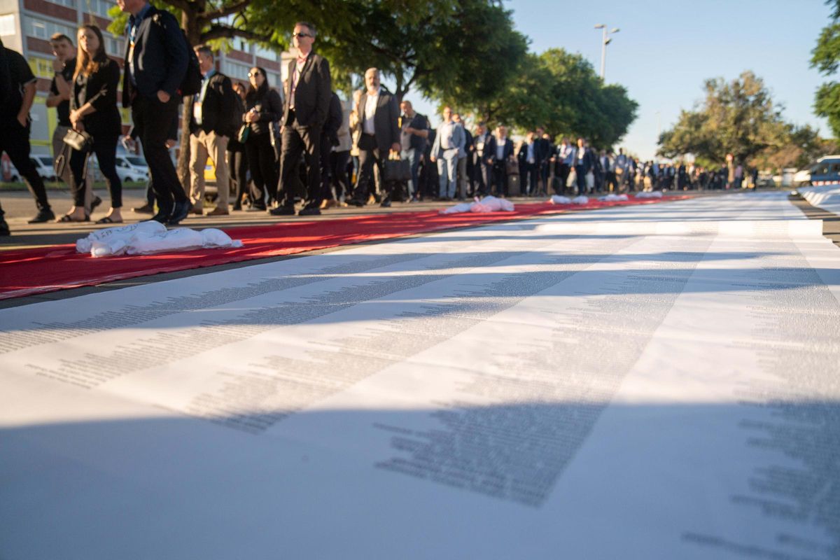 Ecologistas y activistas propalestinos protestan contra la feria Aviation Week en Barcelona