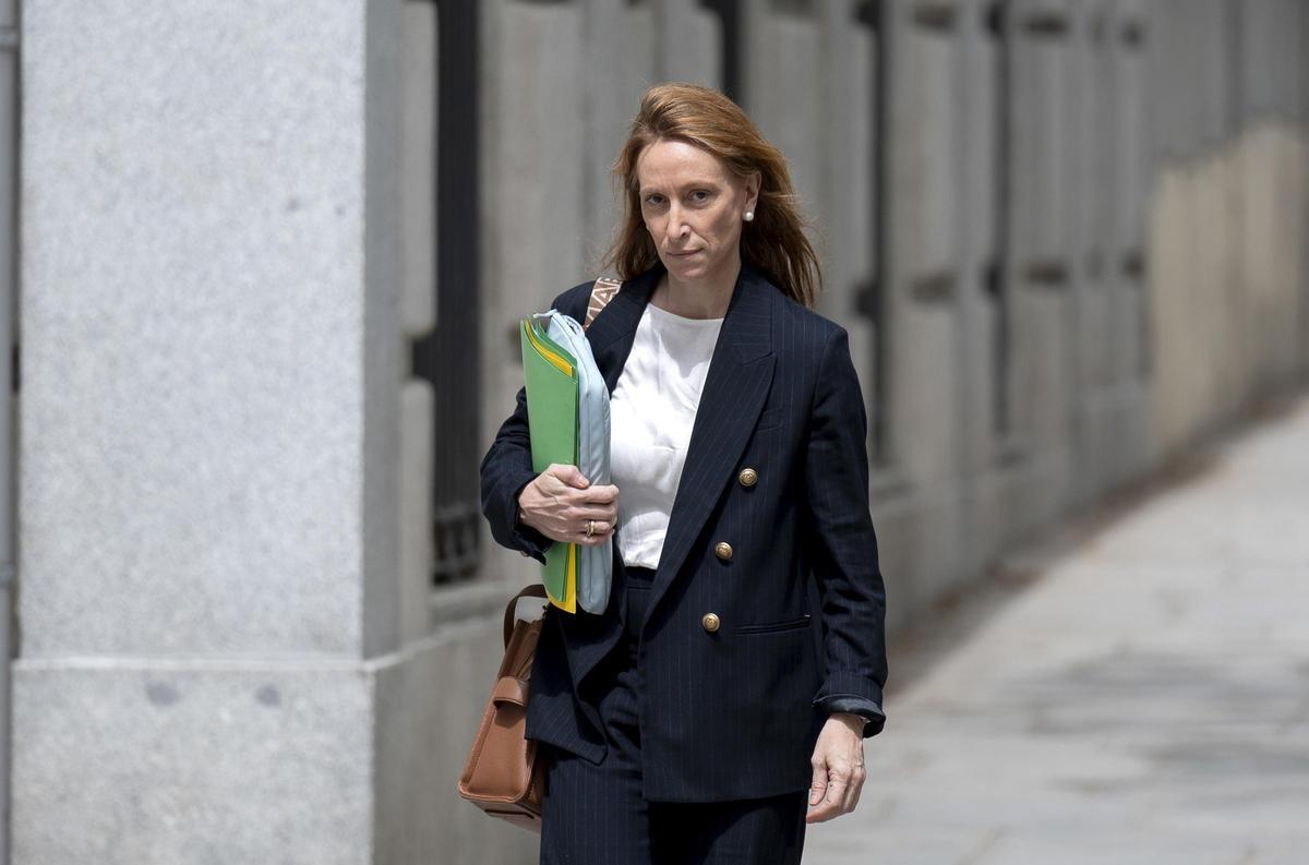 La abogada de Koldo García, Leticia de la Hoz, a su llegada al Tribunal Supremo, a 21 de abril de 2026, en Madrid (España).