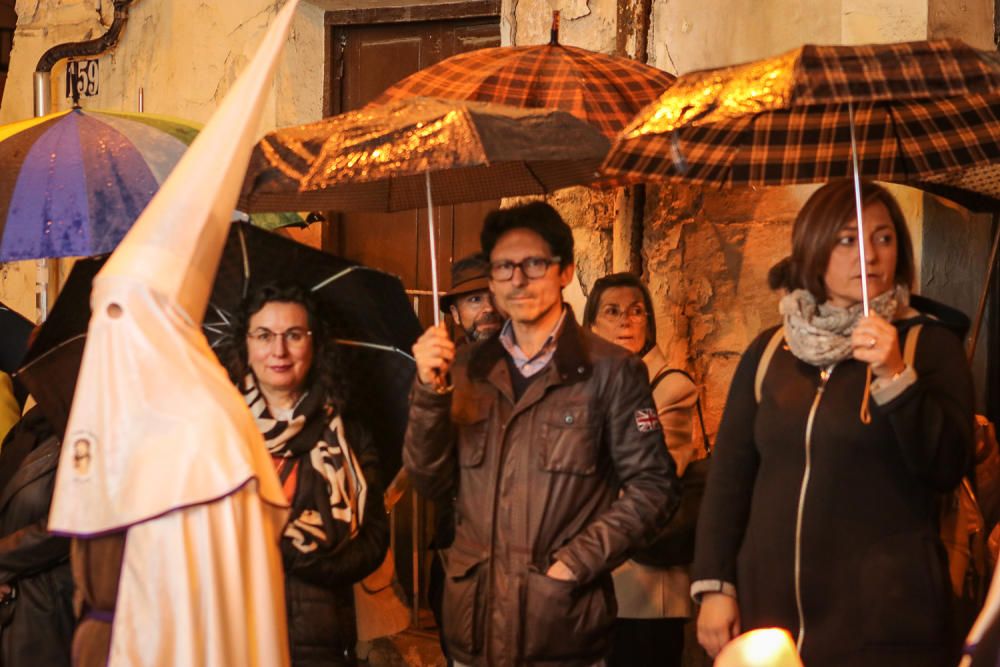 Procesión del Silencio de Alcoy pasada por agua.