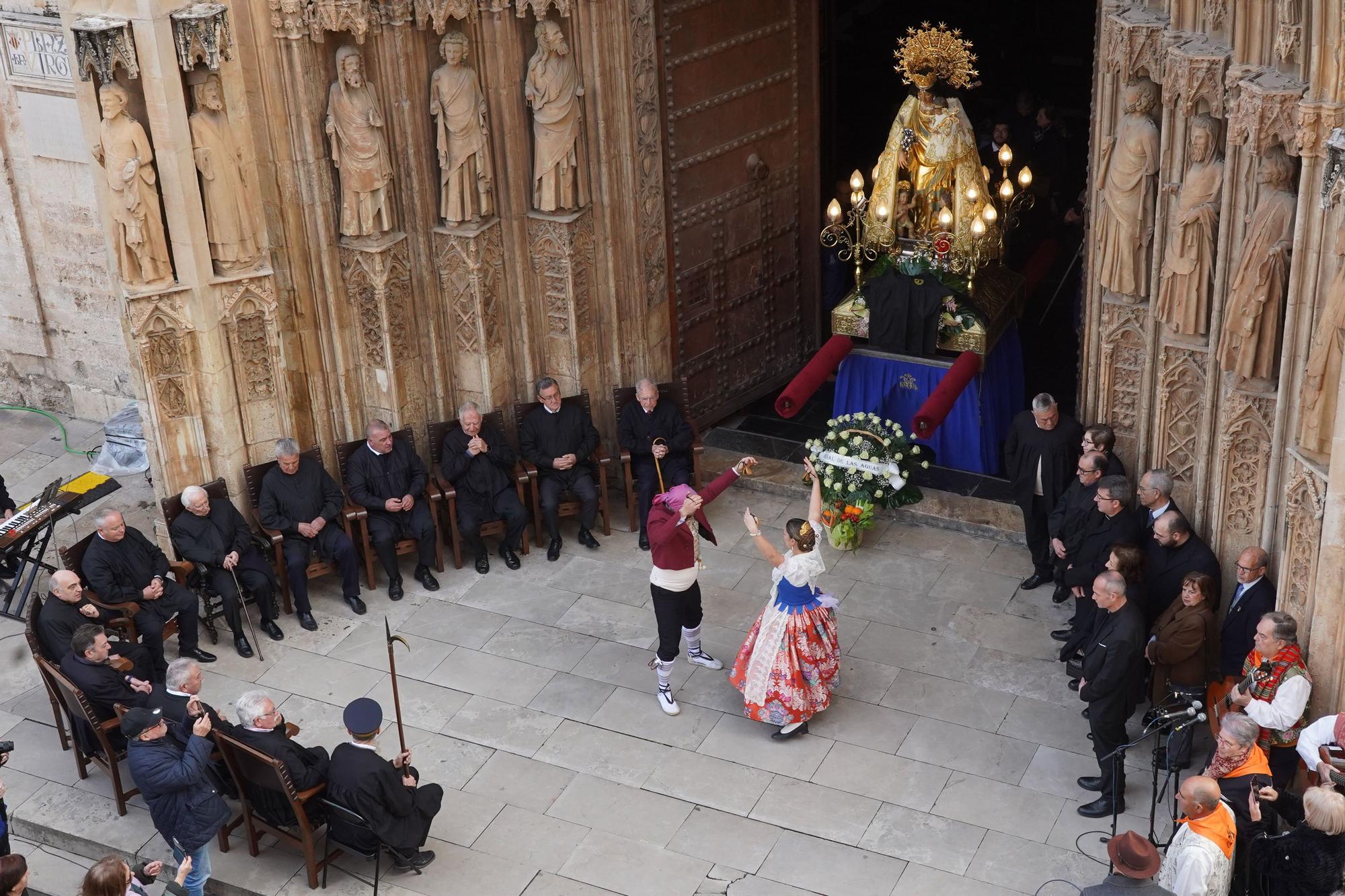 La Virgen de los Desamparados asiste al Tribunal de las Aguas