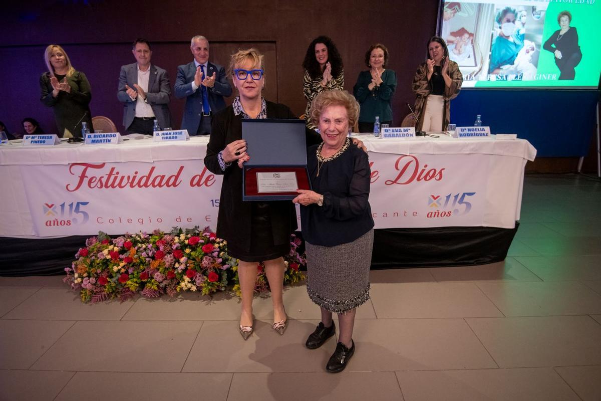 Colegiada de mayor edad, Mª Teresa Lledó Giner