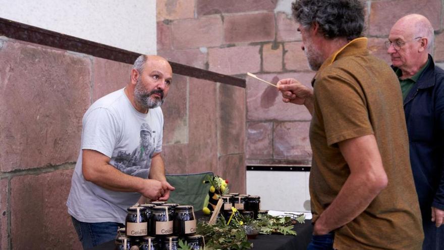 Presencia de la miel carballesa en la fiesta de la abeja negra en Francia