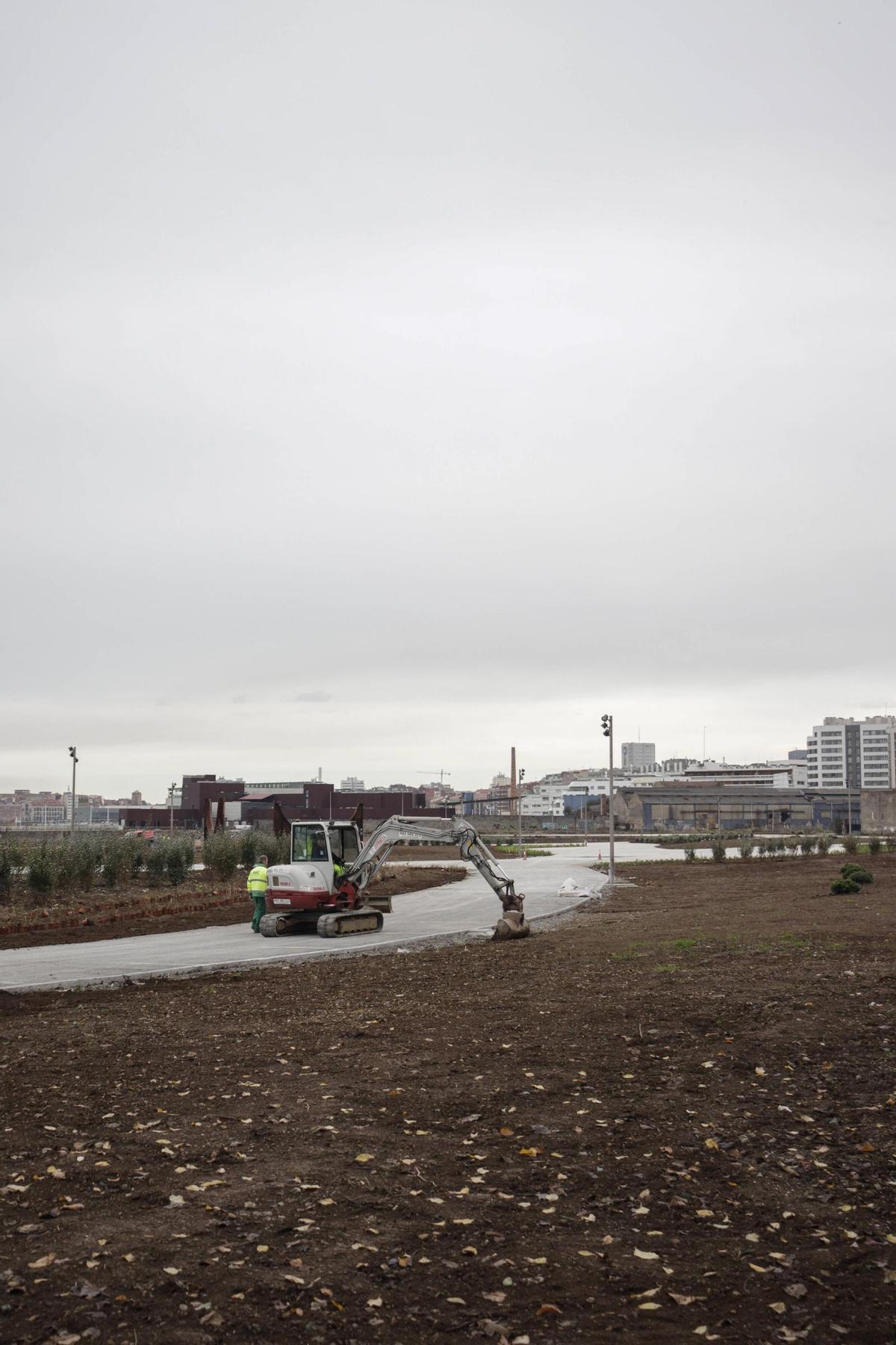 Así avanzan los trabajos para la recuperación de los terrenos de Naval Gijón (en imágenes)