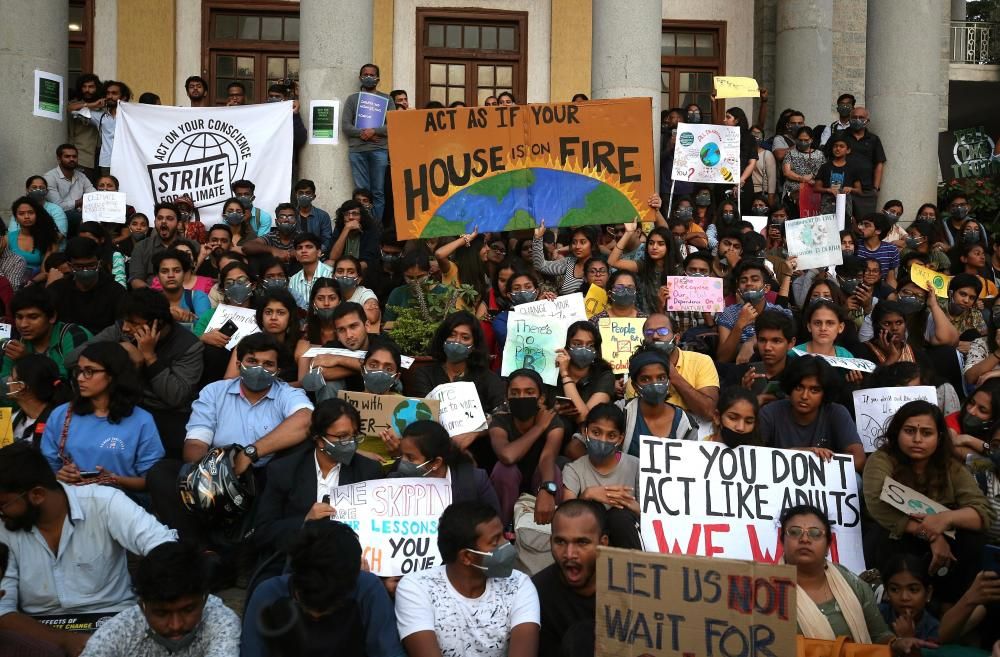 Miles de jóvenes se manifiestan en Nueva York contra el cambio climático.