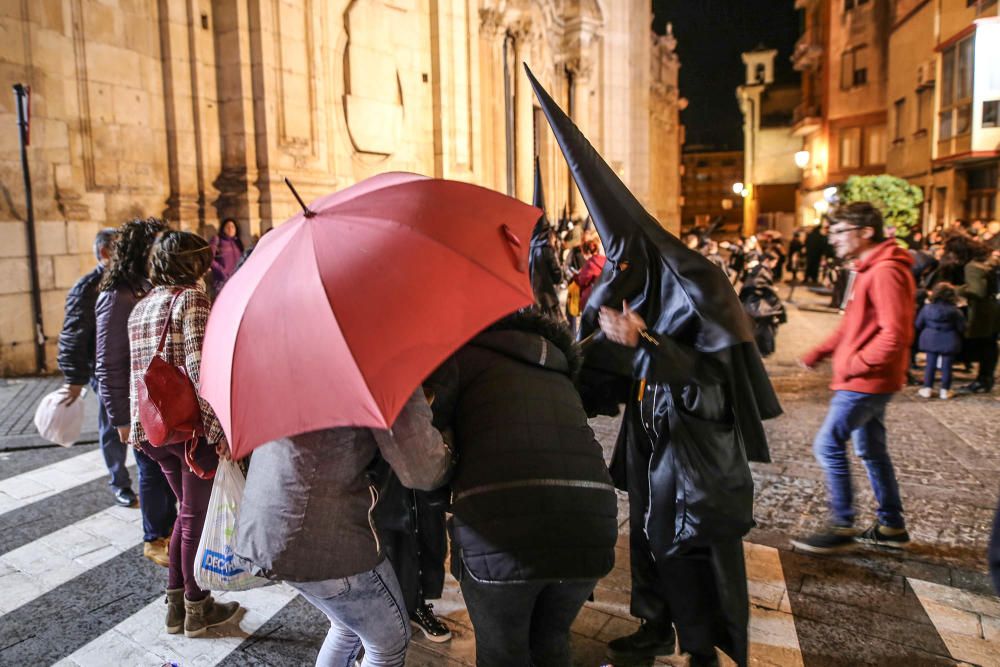 La lluvia desluce la procesión de la Hermandad de Nuestra Señora de las Angustias y el Santísimo Cristo de los Agobiados