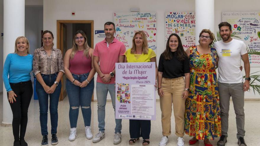 Las futbolistas del Femarguín reciben el homenaje municipal el Día de la Mujer