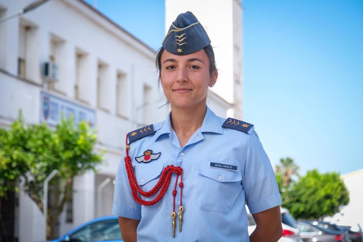 Yaiza Galindo, la única piloto mujer que ha finalizado su instrucción en Talavera la Real este curso.