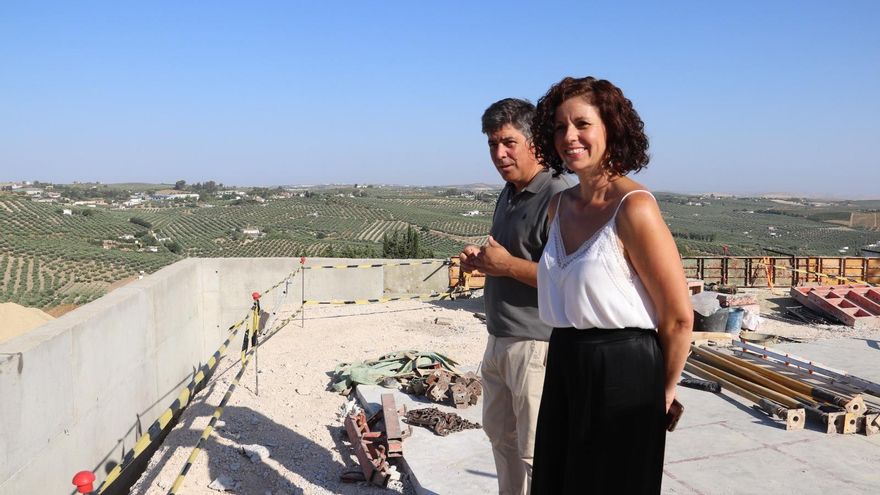 El Ayuntamiento de Montilla reconstruye dos muros en el patio del CEIP San José