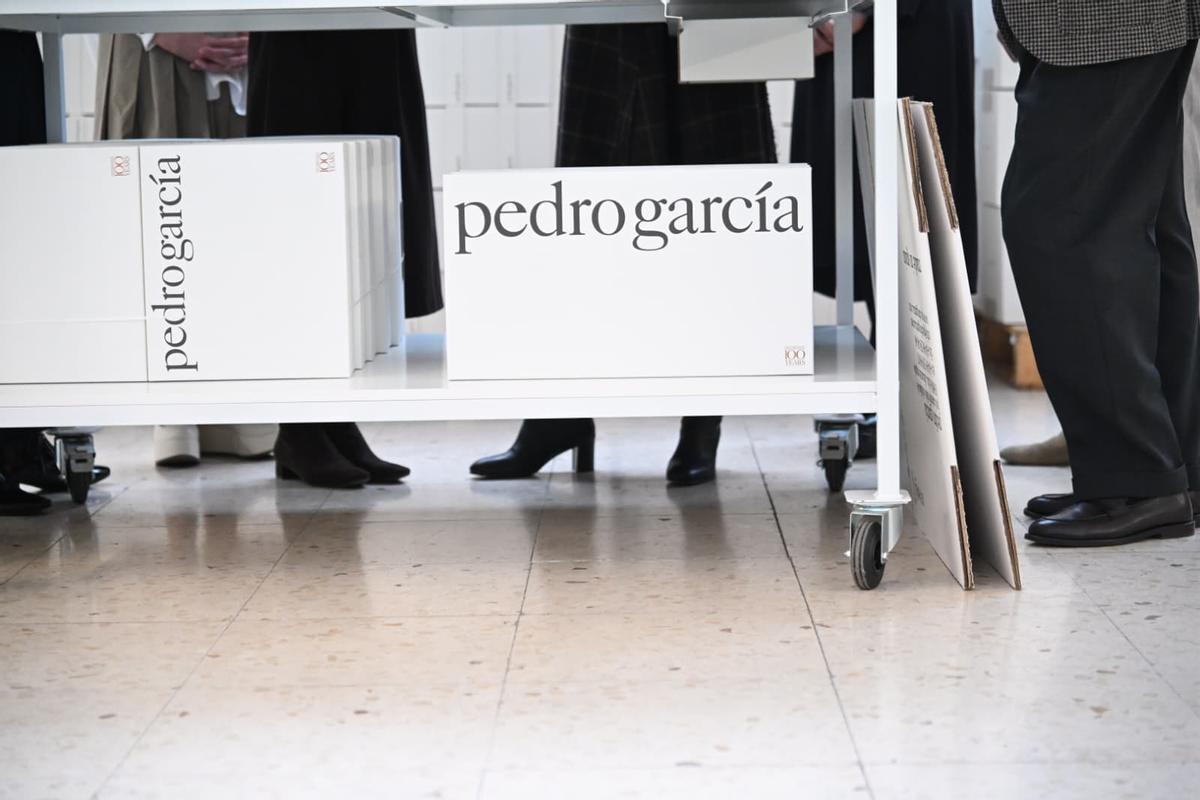 La reina Letizia visita la fábrica de calzado de la firma Pedro García