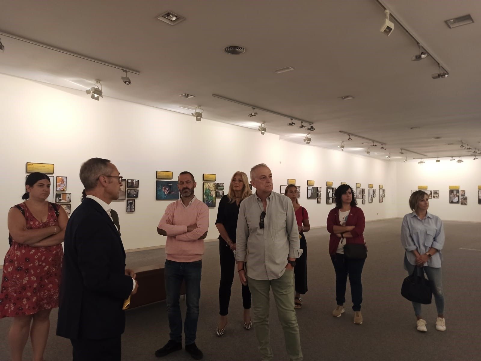 "Nuestros vecinos invisibles", la gran exposición sobre la acción social que se puede ver en Pola de Siero