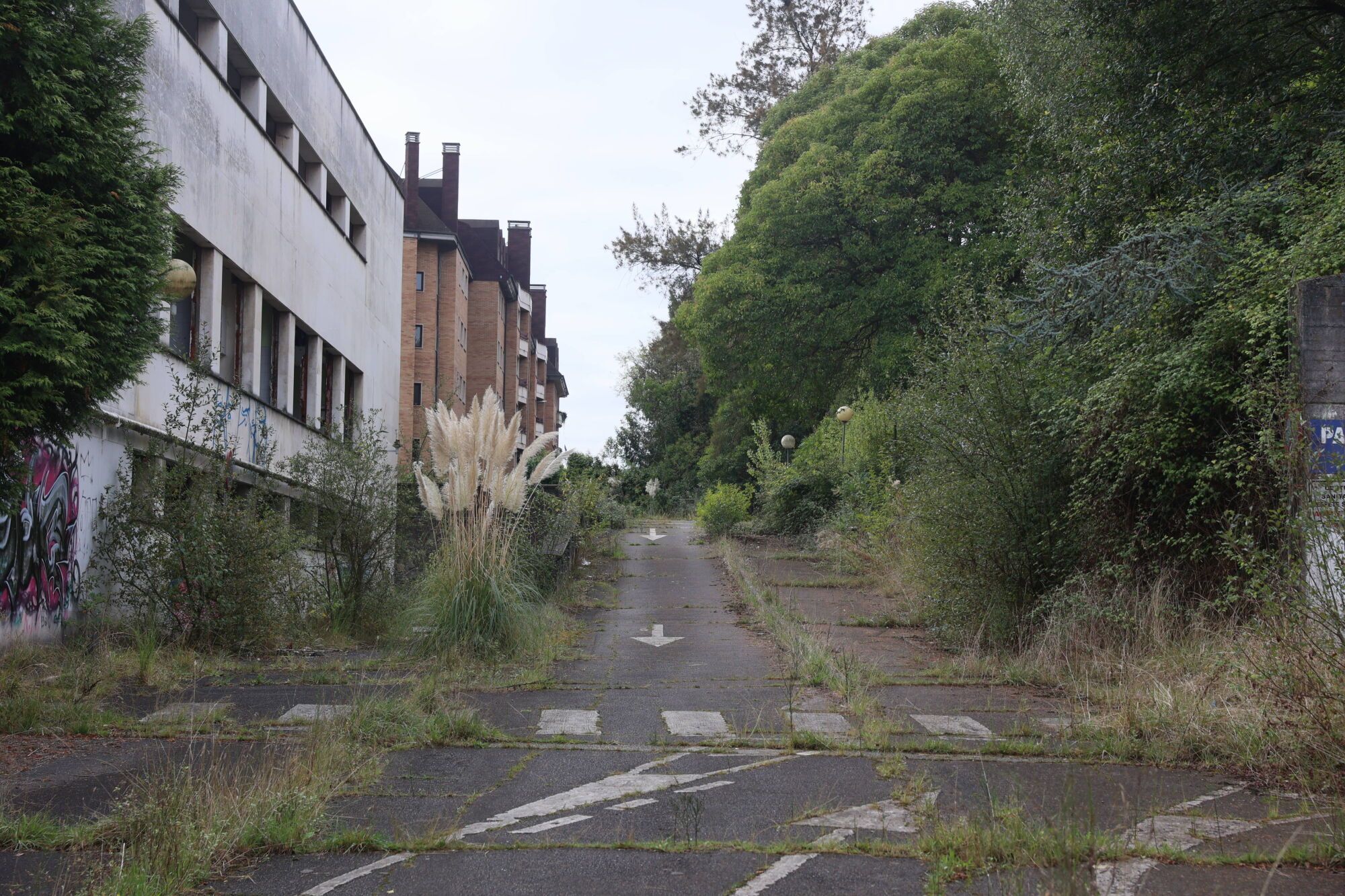 Viejo HUCA. Recorrido por cómo está el viejo hospital.