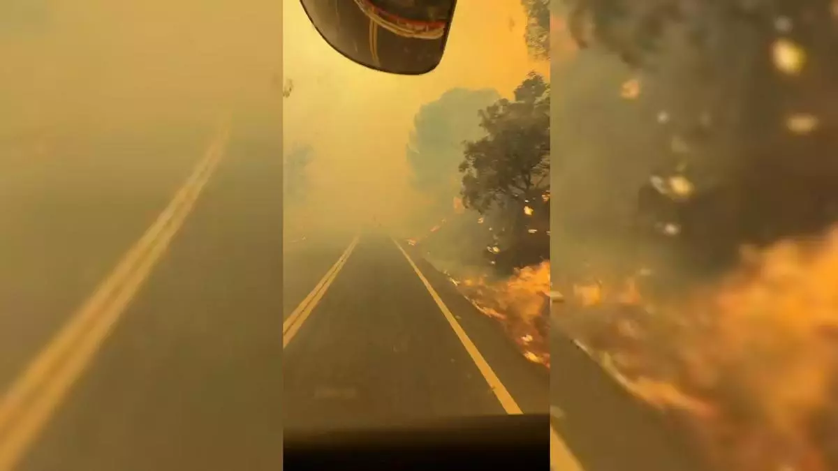 "Si se para el camión aquí, lo flipamos": uno de los bomberos que atravesaron casi a ciegas un foco del incendio de Madrid en su momento álgido explica cómo lo vivieron
