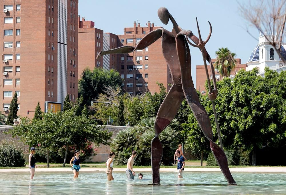 Actividades en el jardín del Túria, el antiguo cauce del río en València.