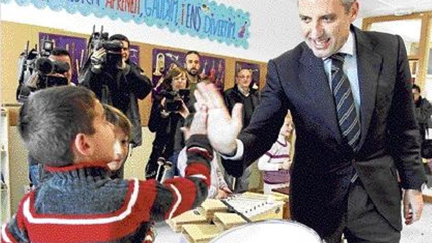 El presidente inauguró ayer el colegio número 400 de su mandato.