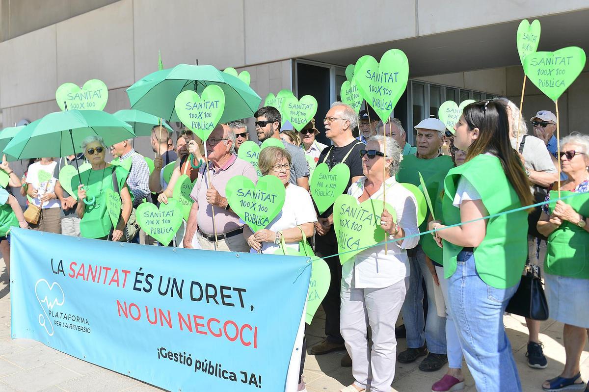 Una de las últimas concentraciones por la reversión de la gestión del Hospital del Vinalopó en Elche
