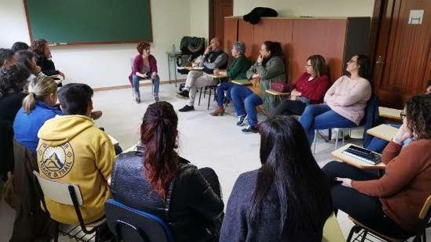 Curso de lenguaje de signos, ayer en la Casa da Mocidade. // S.Á.