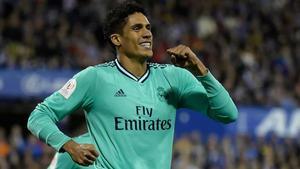 Varane adelantó al Madrid ante el Zaragoza