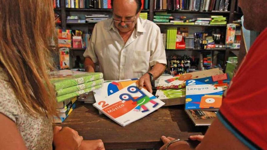 El cambio de libros en Bachillerato y Secundaria enfada a las familias