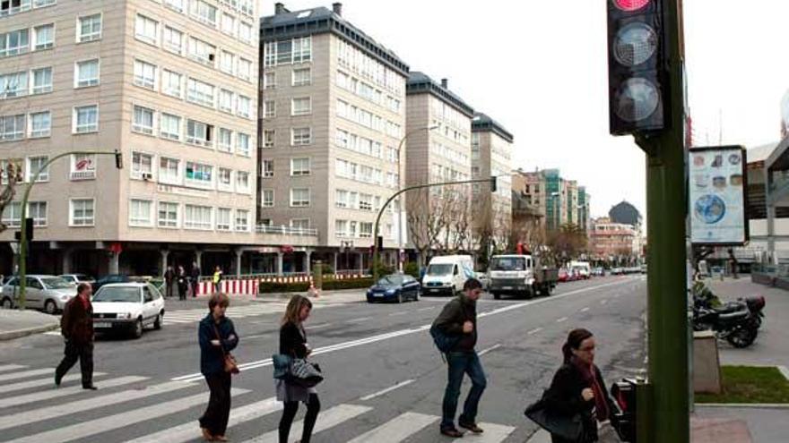 Los soportales de la calle Manuel Murguía, al fondo. / LOC