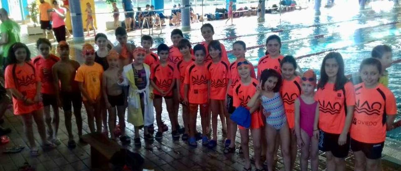 Un grupo de nadadores del Asturovi.