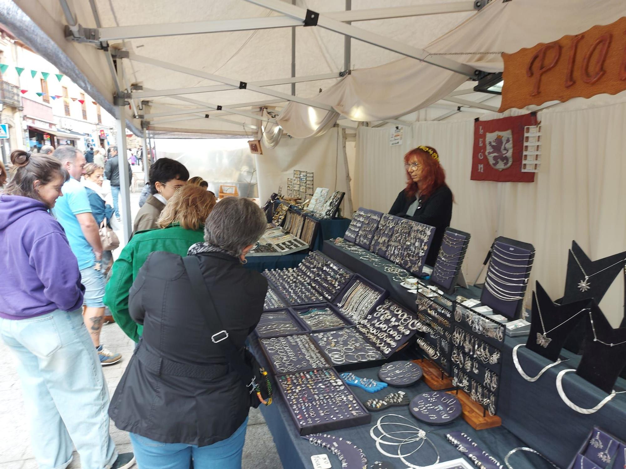 En imágenes: Domingo de lleno en la Feria Medieval de Salas