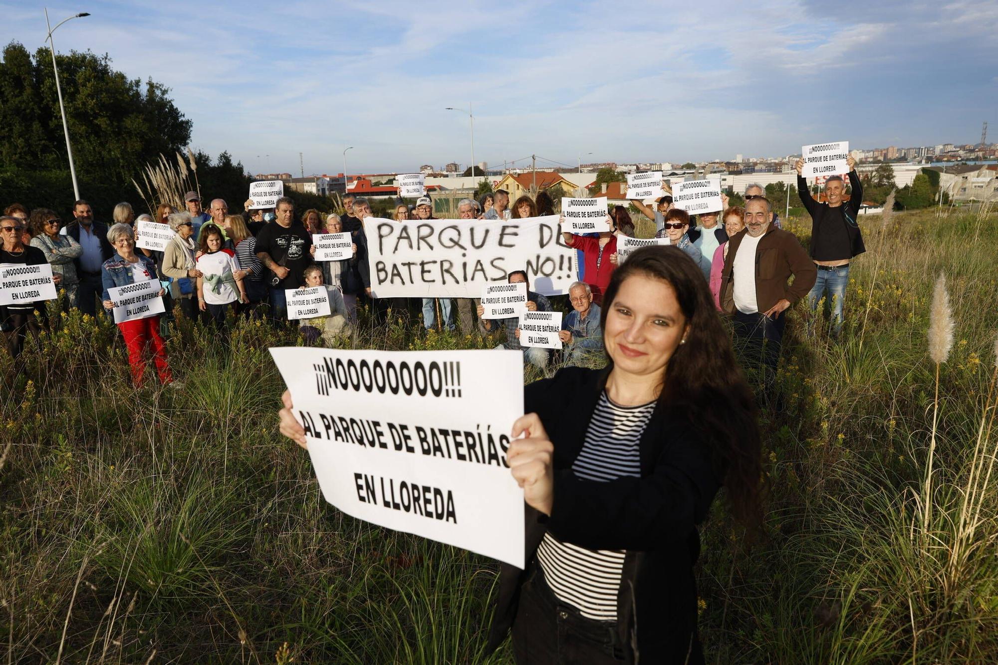 Los vecinos de Tremañes, en pie de guerra contra los parques de baterías (en imágenes)