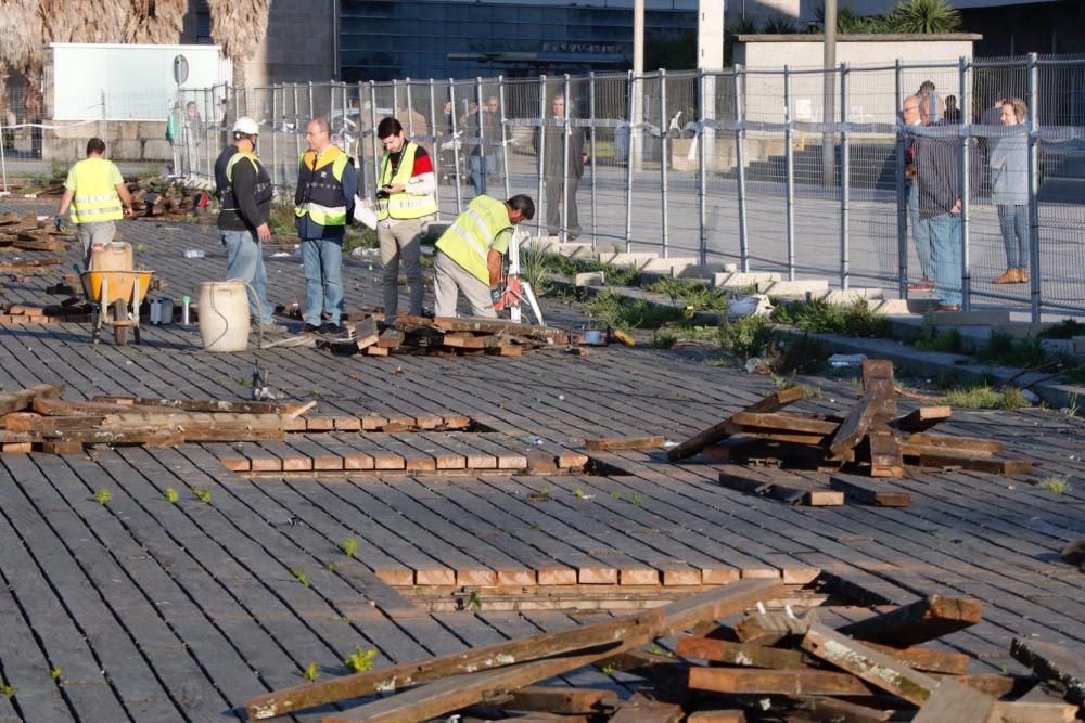 Los operarios trabajan en las catas periciales