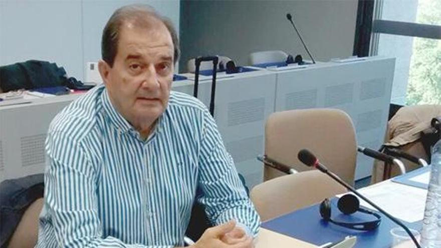 El responsable de Minería en UGT-FICA, Víctor Fernández, esta mañana en Bruselas.