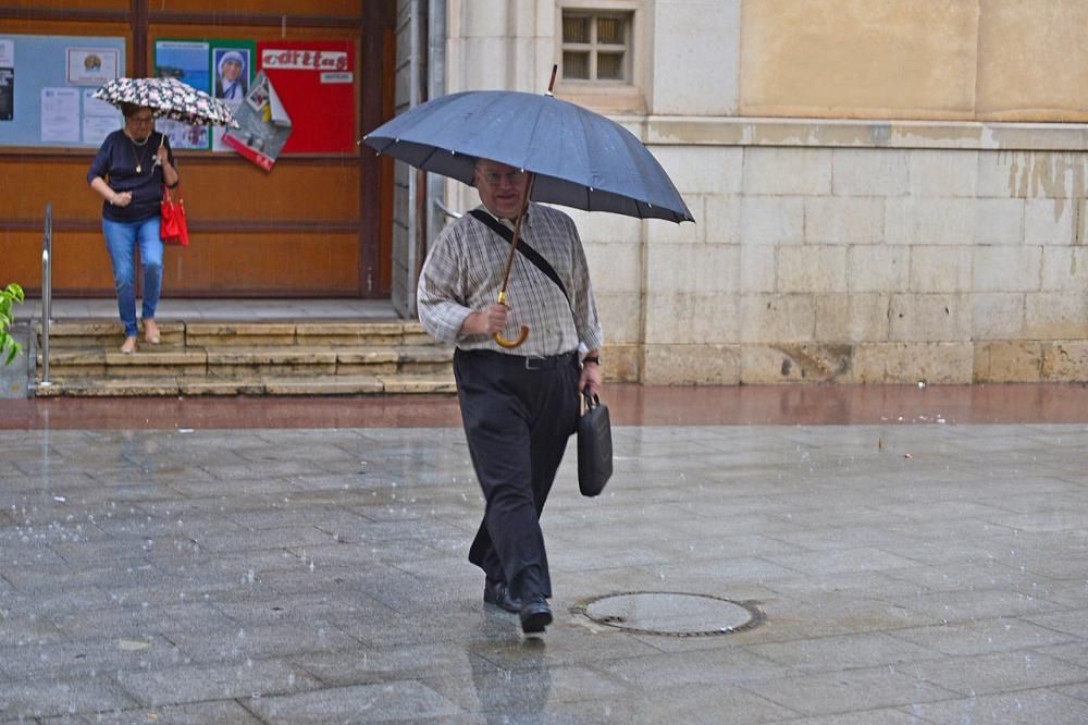 La lluvia ha anegado la carretera de Santa Pola