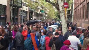 Llargues cues en instituts i escoles, 1-O