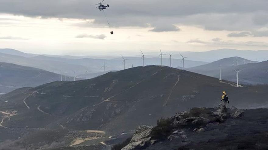 Apagado el incendio en la sierra de Las Hedradas, en Sanabria