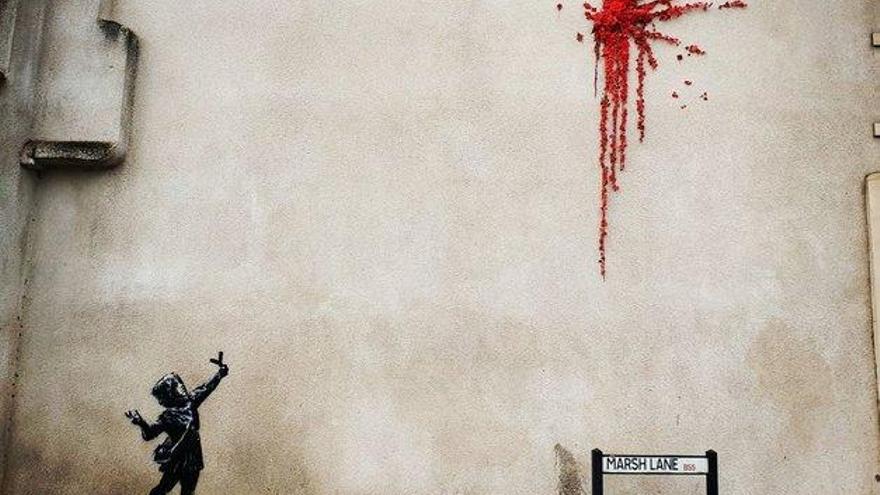 Banksy juega con la violencia y la inocencia en un mural de San Valentín