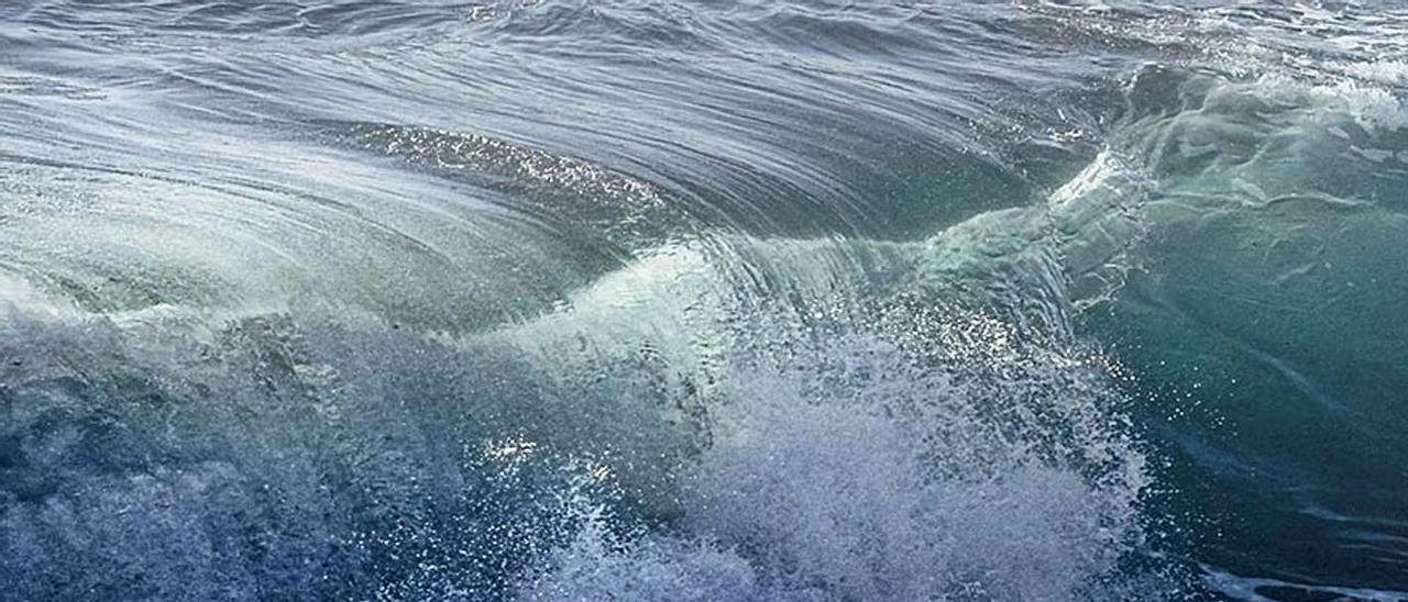 Recreación de un tsunami acercándose a la costa.